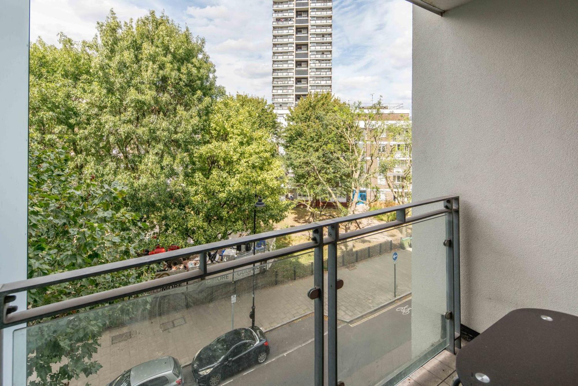 One Bedroom Near With Private Balcony Apartamento Londres