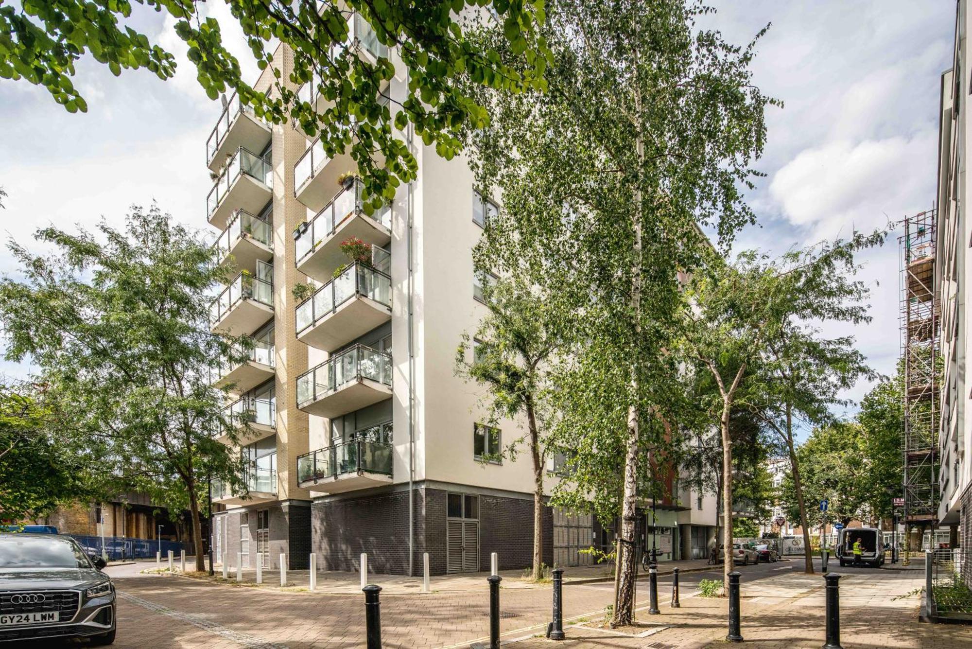 One Bedroom Near With Private Balcony * Londres